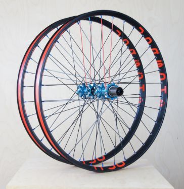 Zobrazit detail produktu - KASTAR K30 26" blue/red boost Obrázek KASTAR K30 26" blue/red boost